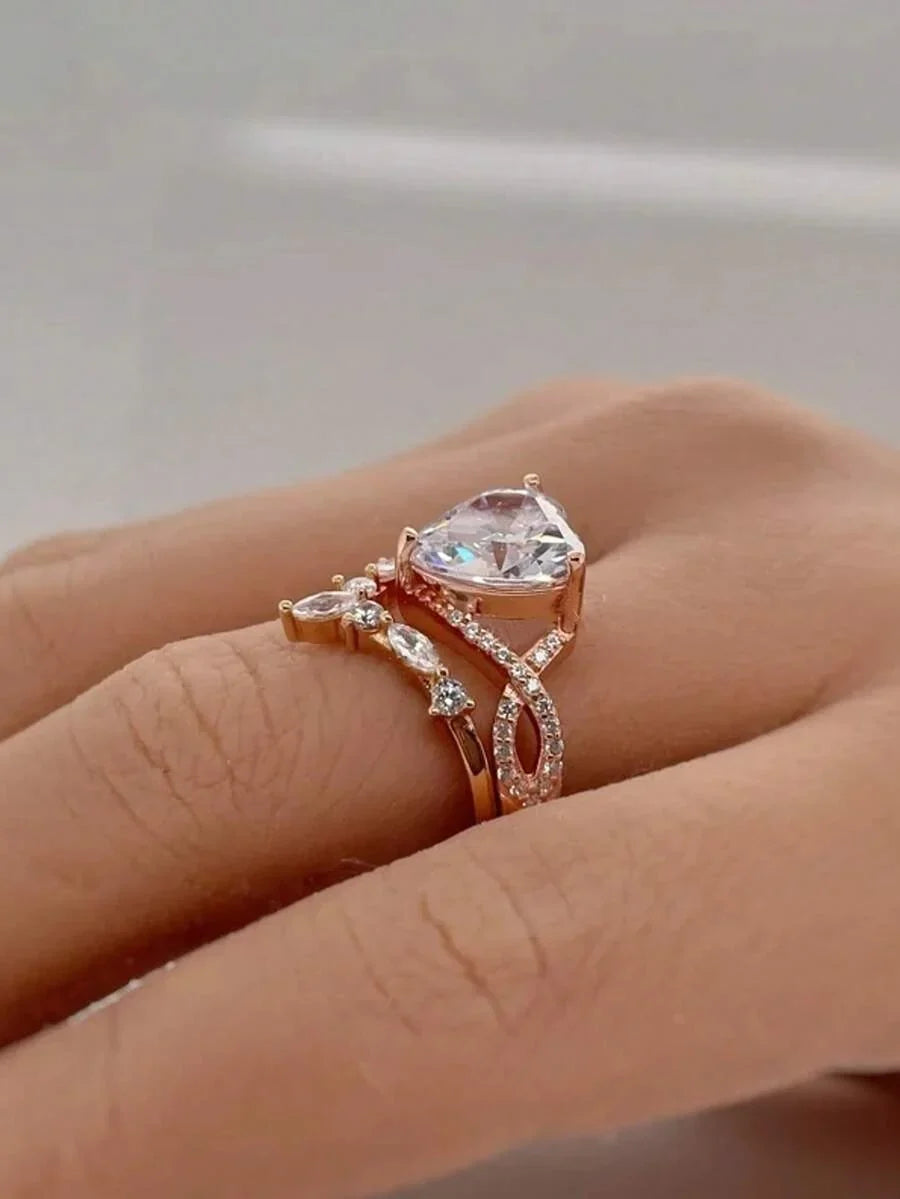 Rosalia – Rose-gold double ring set with timeless elegance
