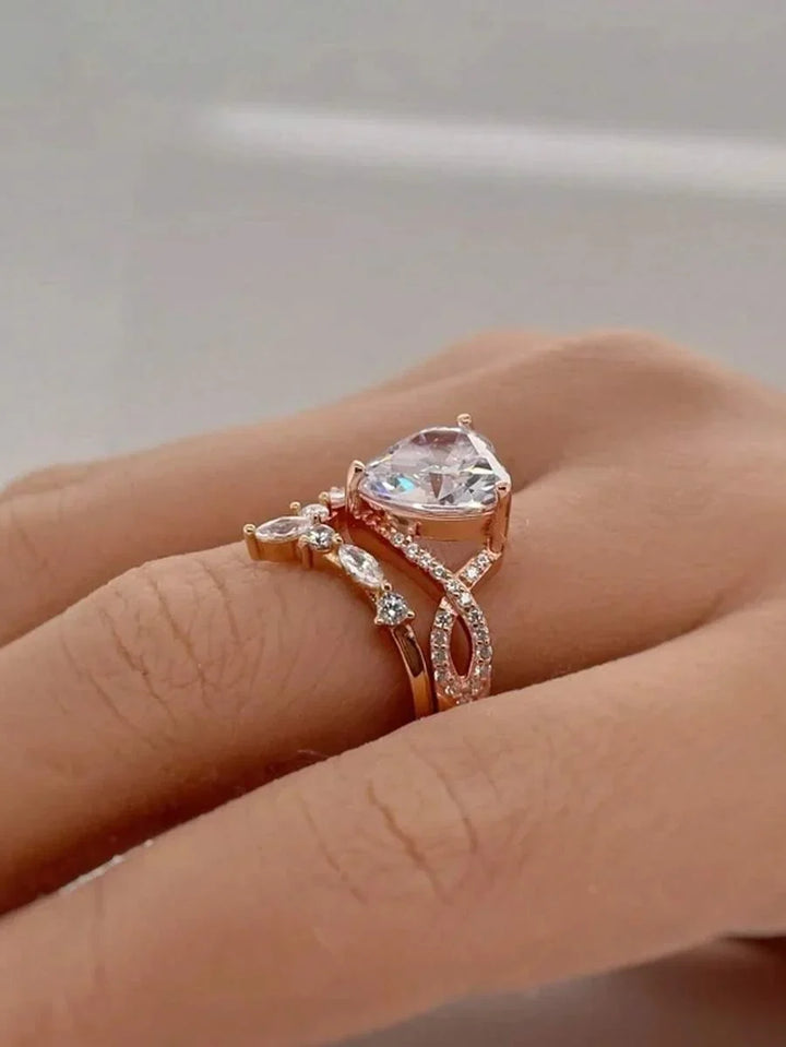Rosalia – Rose-gold double ring set with timeless elegance