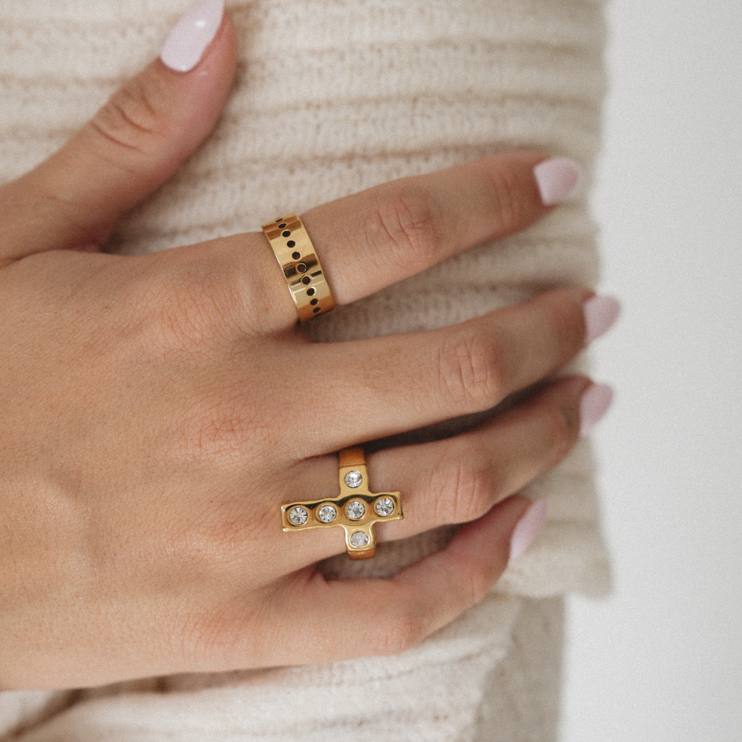 Grace | Delicate Teardrop Ring