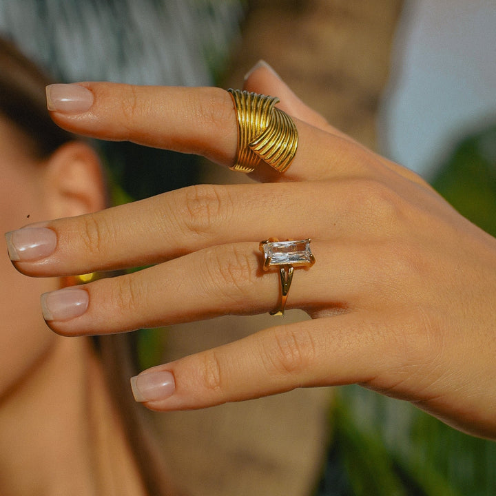 Amelia | Elegant Solitaire Ring