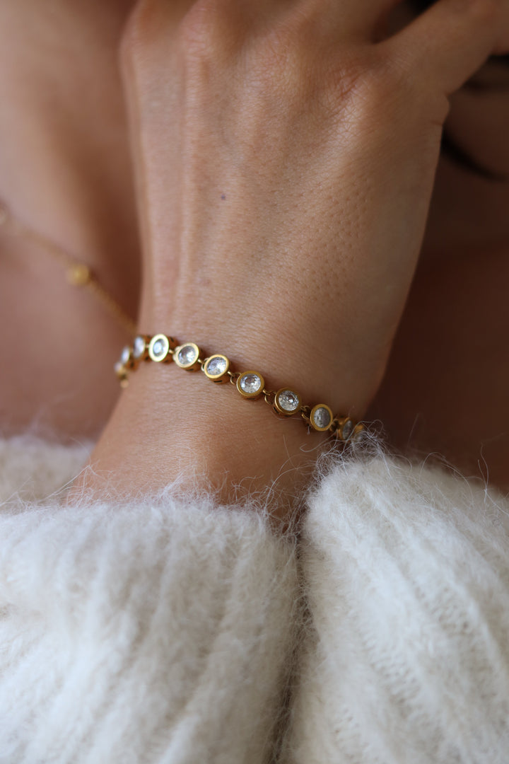 Camila | Timeless Interlocking Link Bracelet