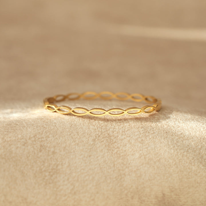 Small Circle Of Female Friends Matching Weave Bracelet